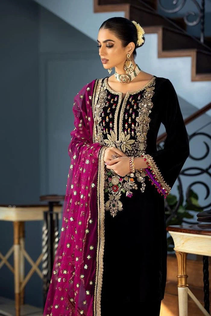 3PCs Velvet Dress With Embroidered Organza Dupatta - 1026