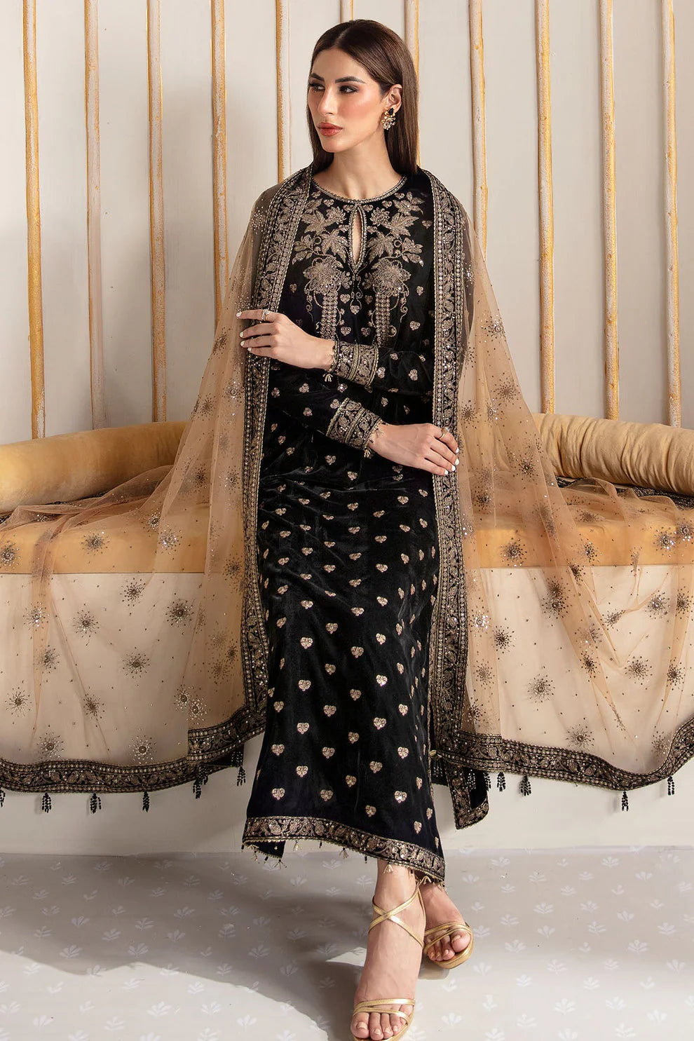 3PCs Embroidered Velvet Dress With Embroidered Organza Dupatta - 1027
