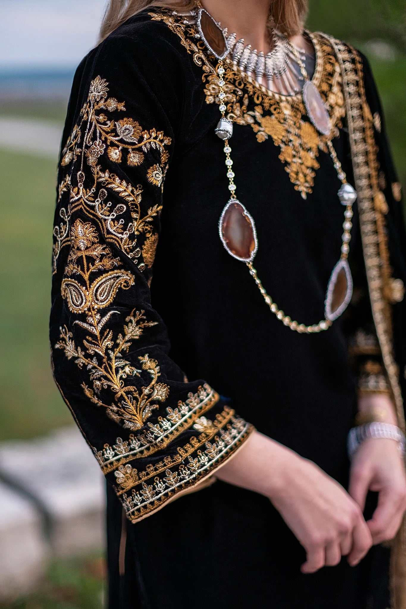 Embroidered Velvet 3-Piece Dress with Velvet Shawl - 1004
