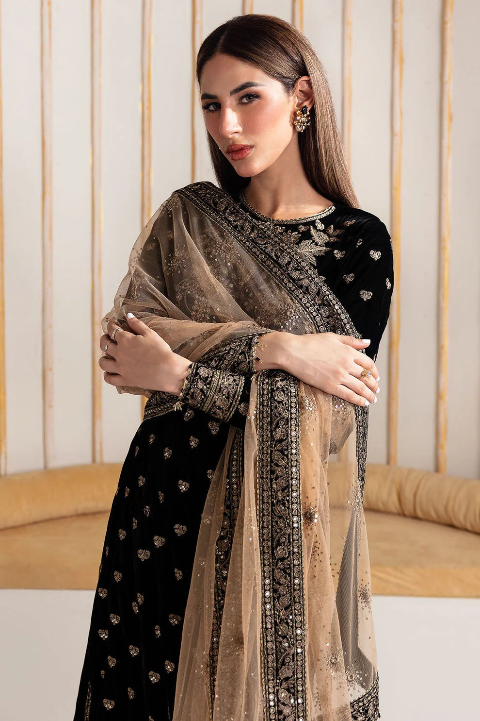 3PCs Embroidered Velvet Dress With Embroidered Organza Dupatta - 1027