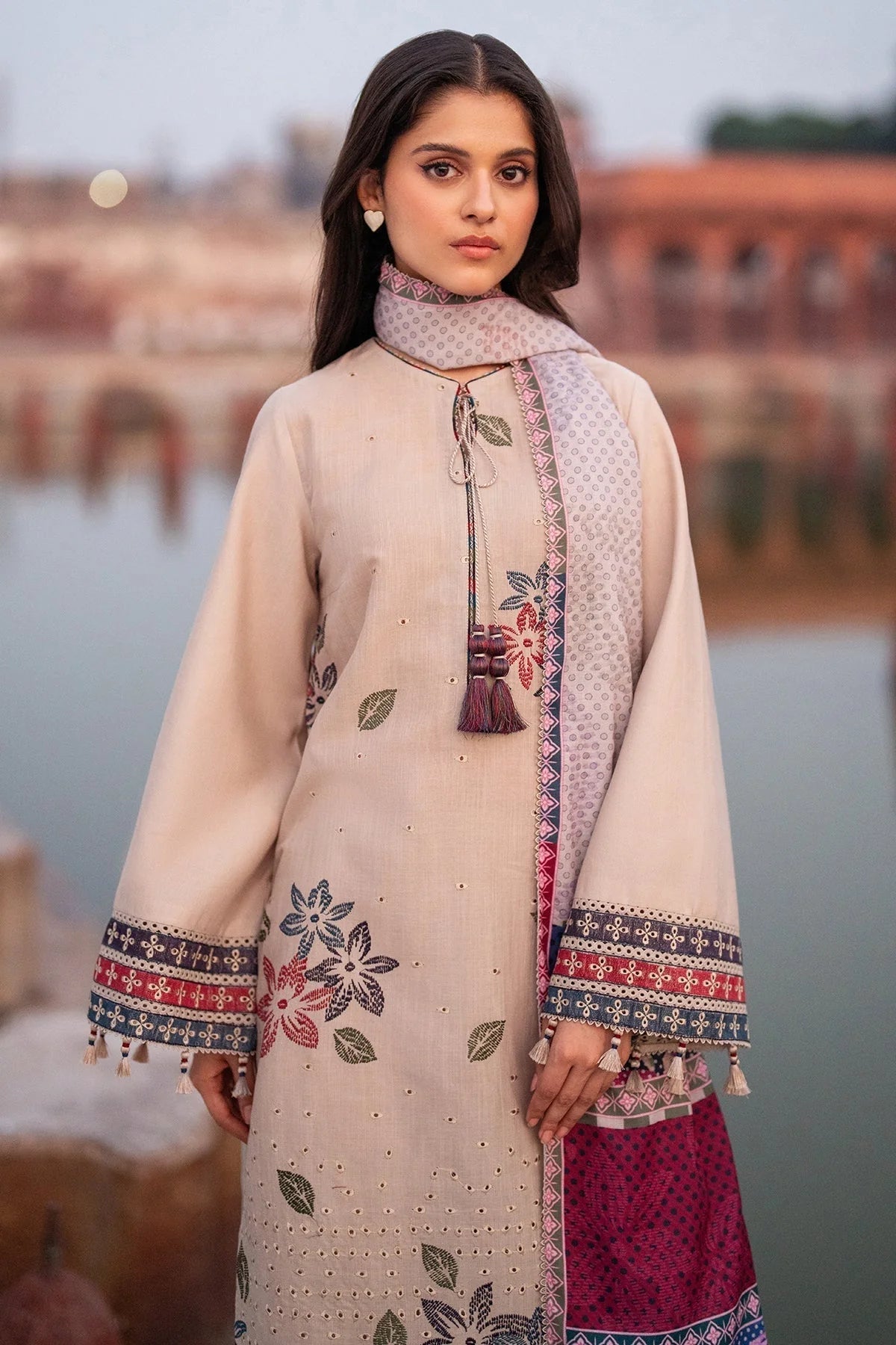 jazmin Embroidered lawn Three Piece jz-850