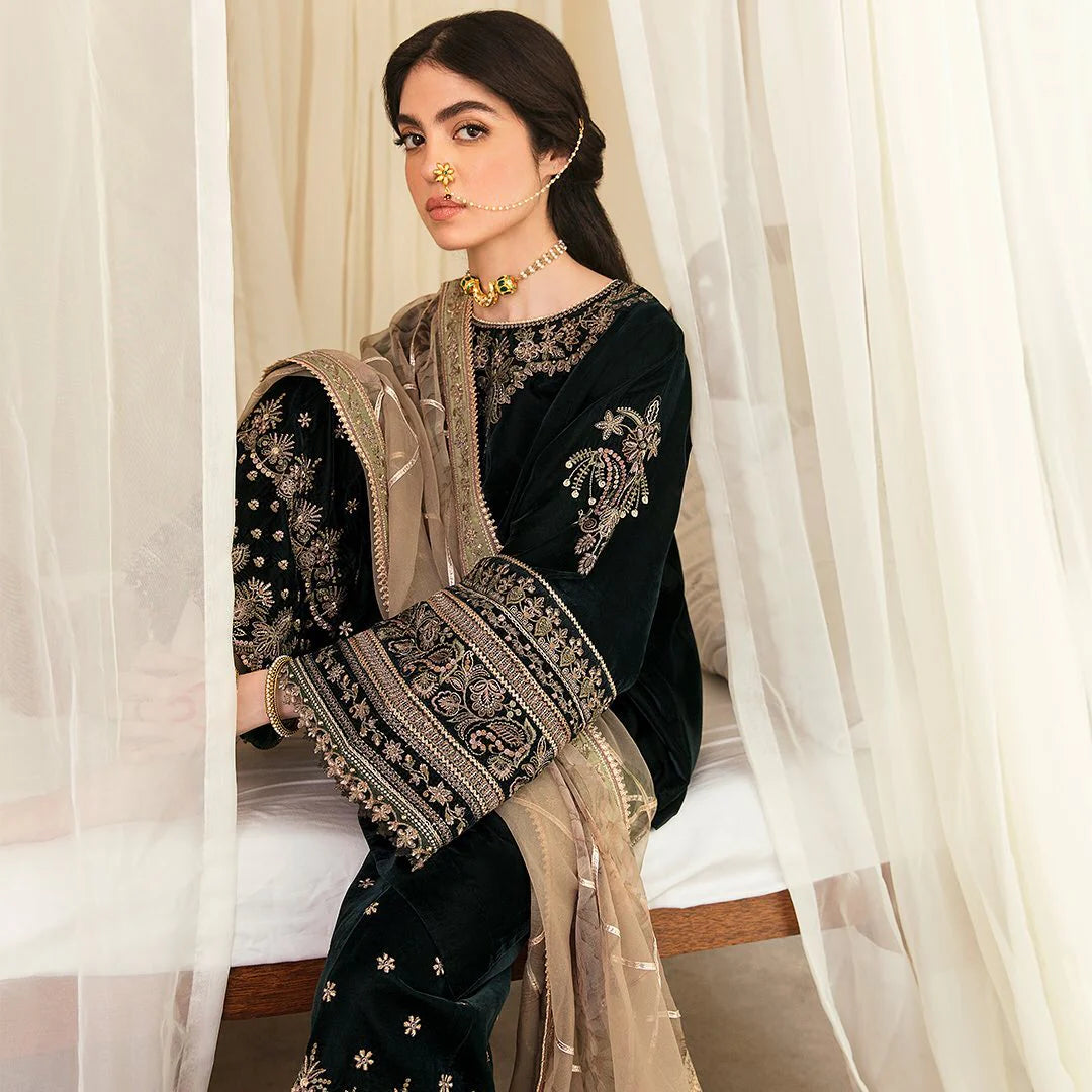 3PCs Embroidered Velvet Dress With Embroidered Organza Dupatta - 1032