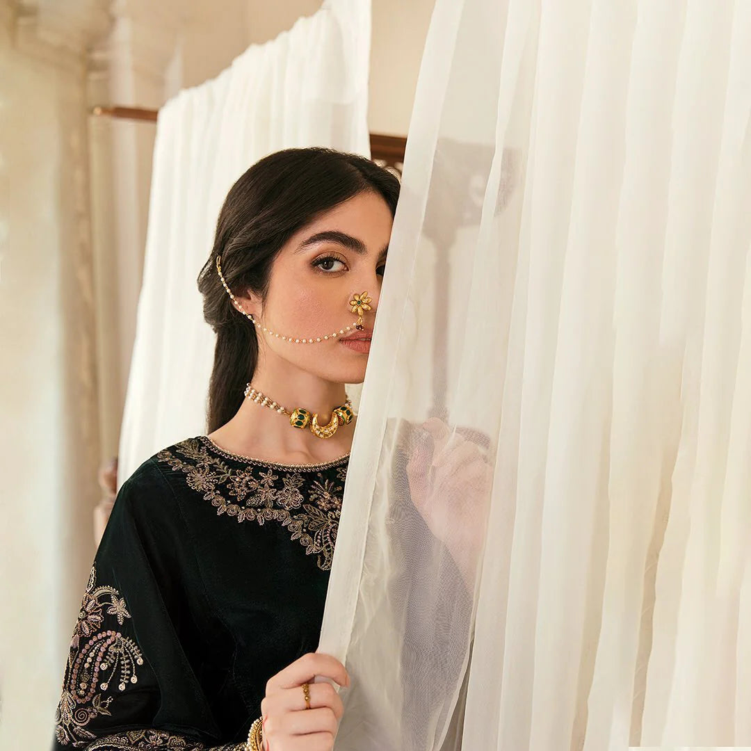 3PCs Embroidered Velvet Dress With Embroidered Organza Dupatta - 1032