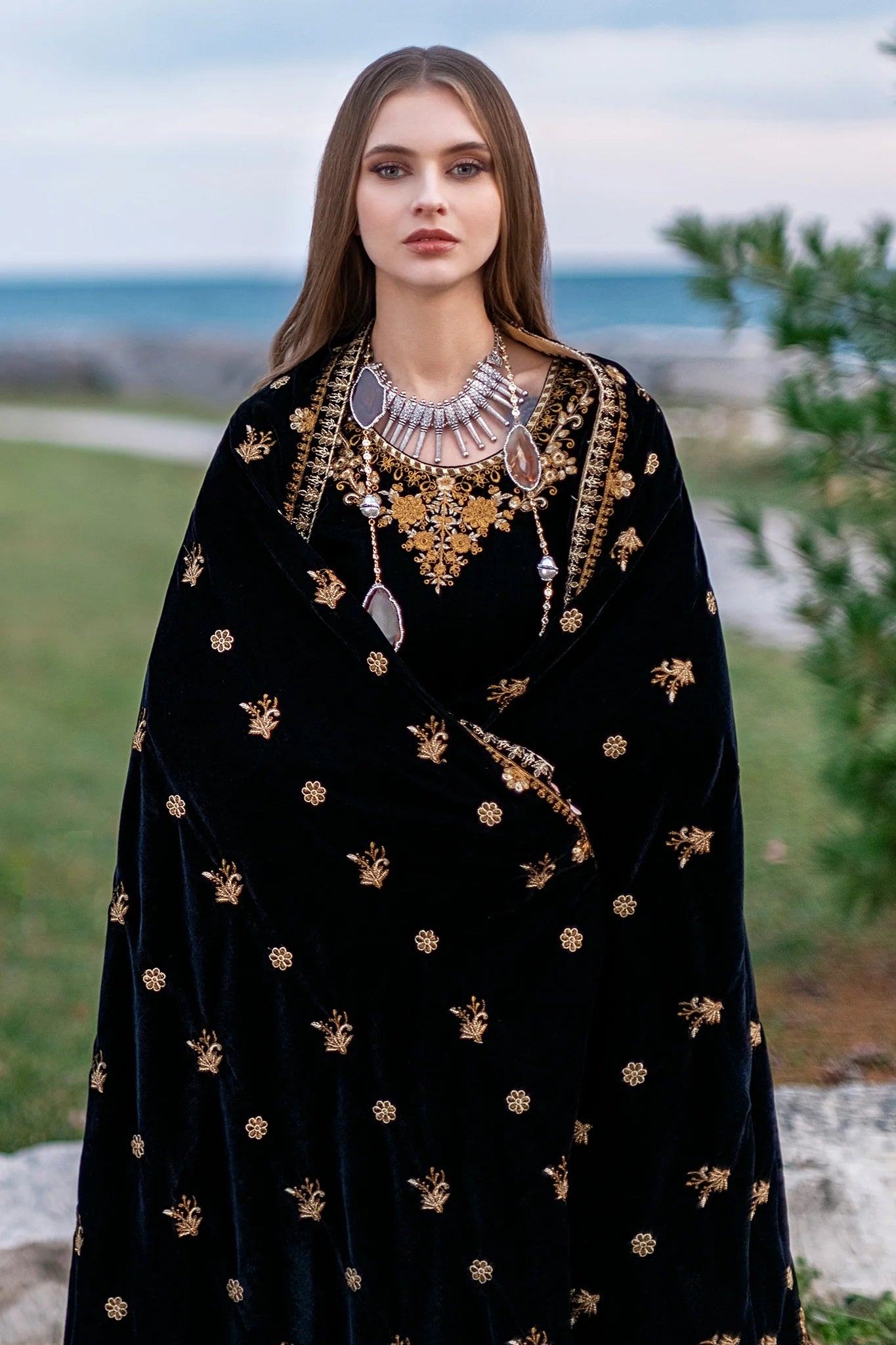 Embroidered Velvet 3-Piece Dress with Velvet Shawl - 1004