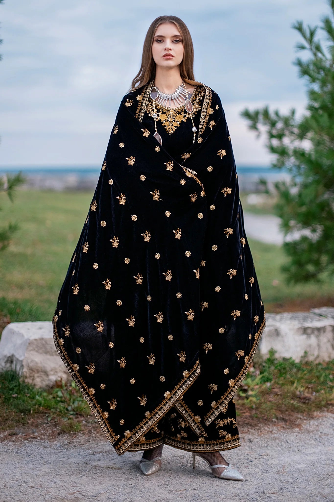 Embroidered Velvet 3-Piece Dress with Velvet Shawl - 1004