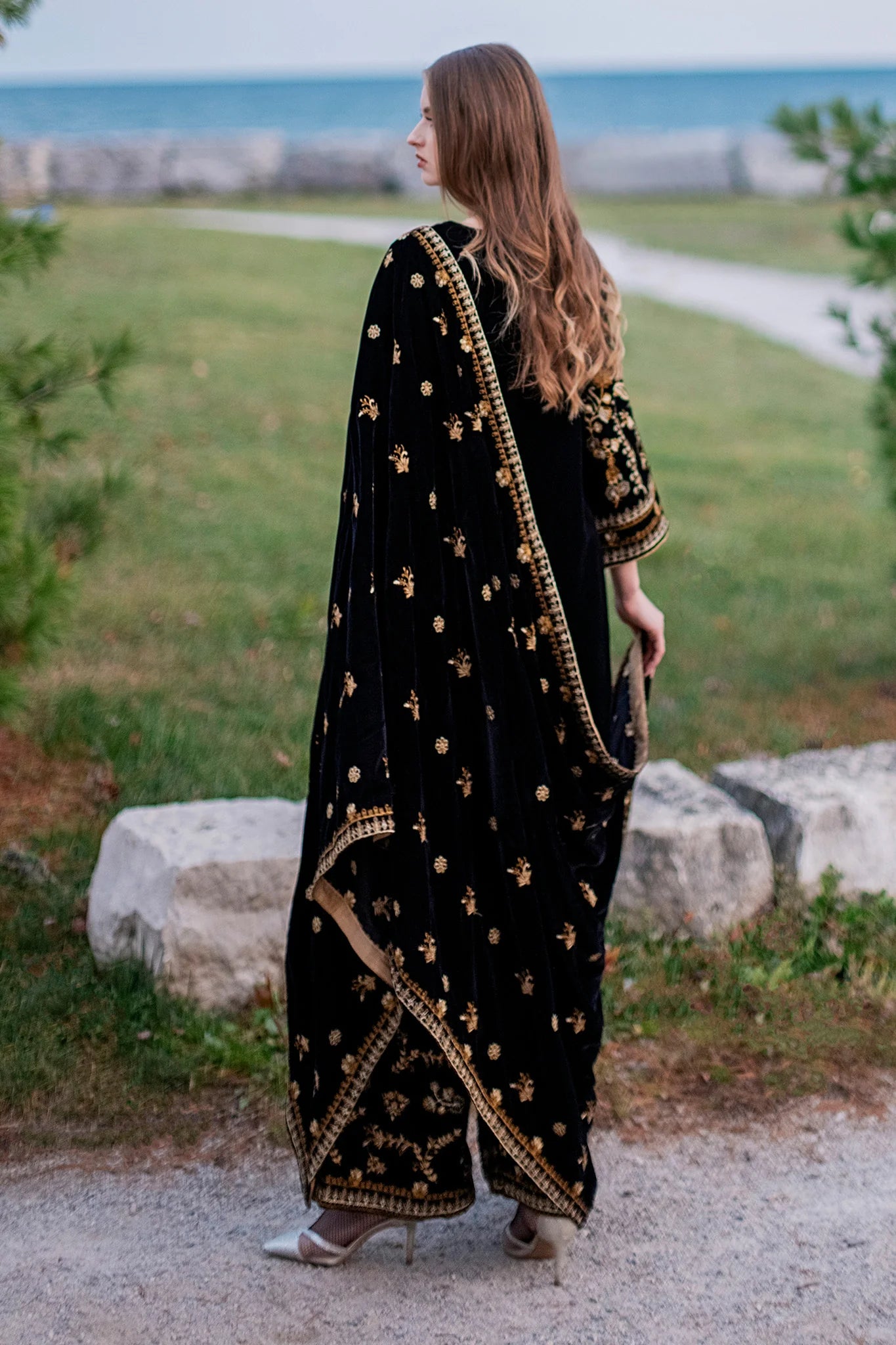 Embroidered Velvet 3-Piece Dress with Velvet Shawl - 1004