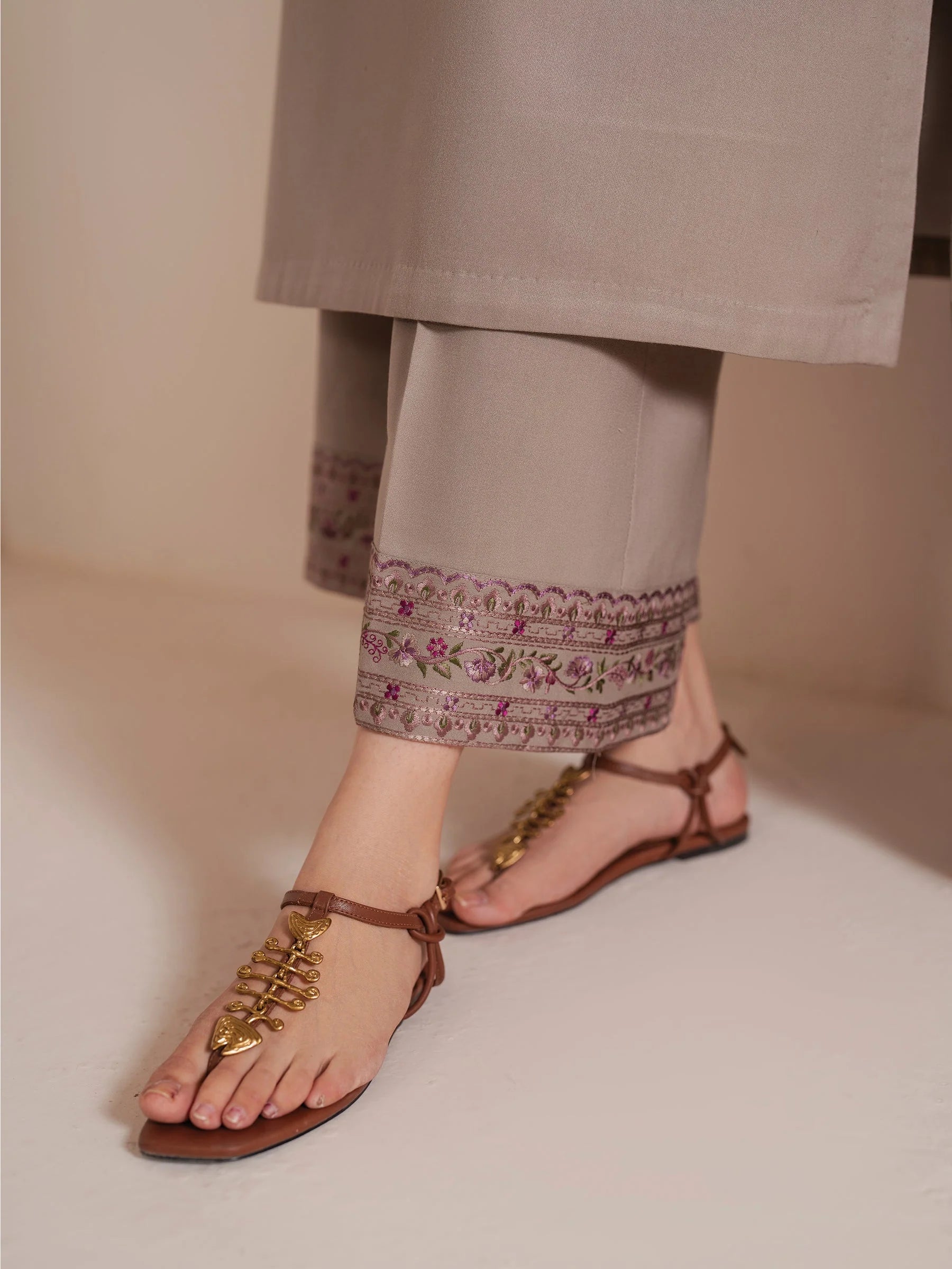 Garnet Embroidered lawn Three Piece Shahmina