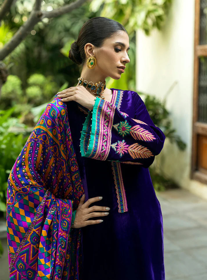Regal Charm 1017