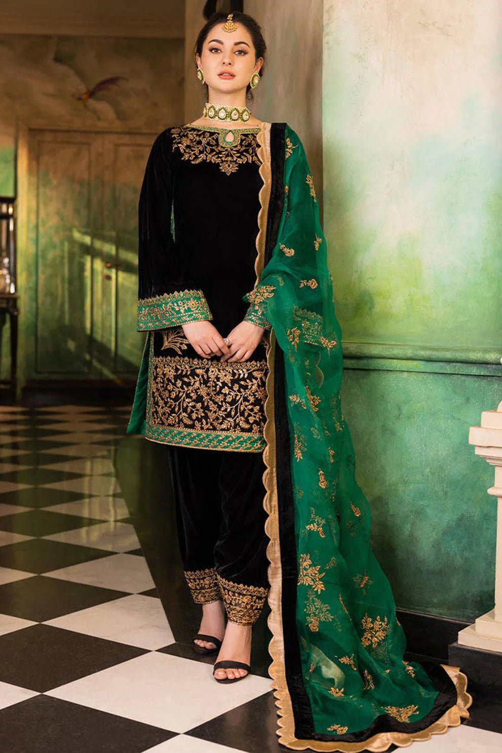 3-Piece Embroidered Velvet Suit Embroidered Organza Dupatta - 1038