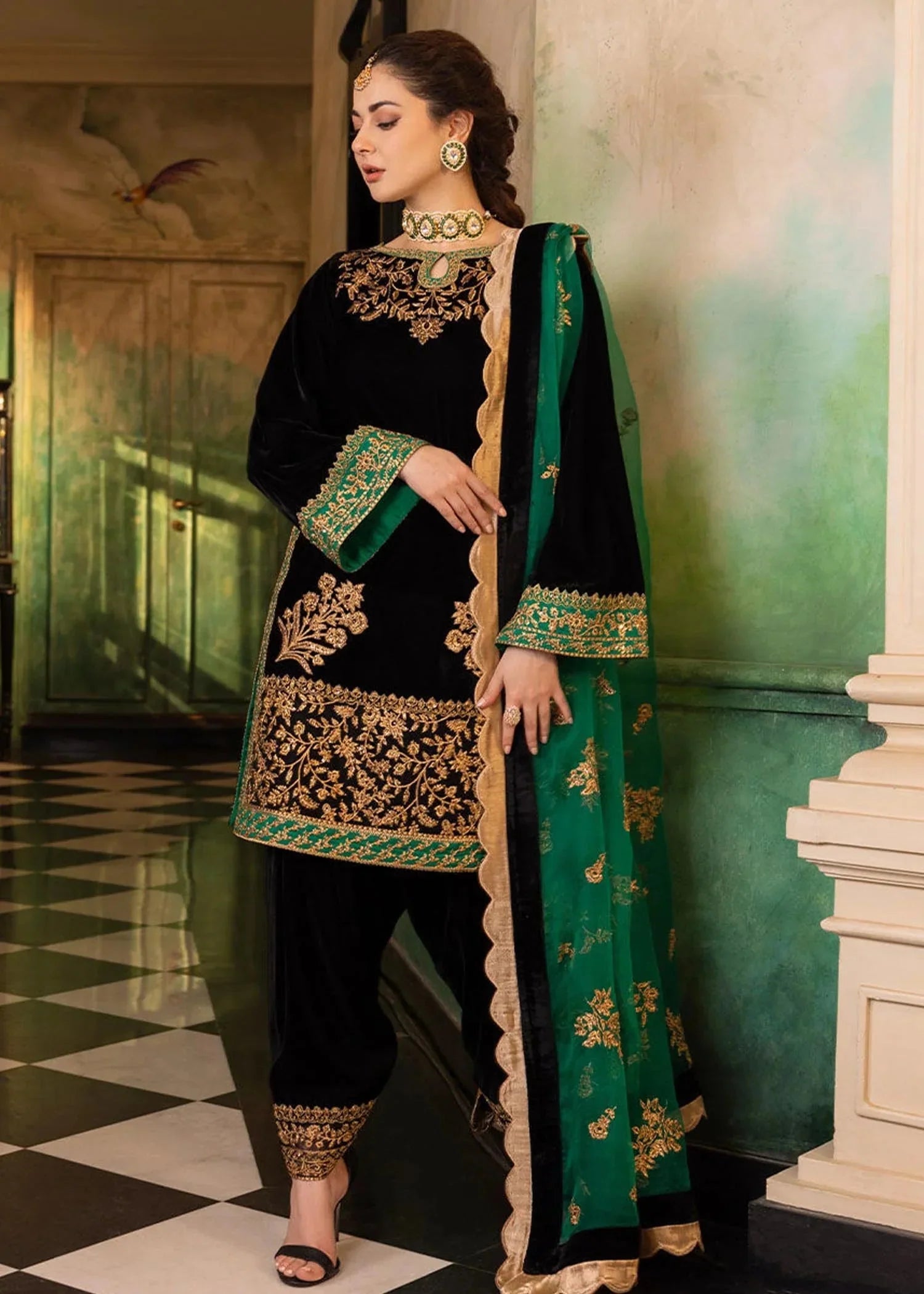 3-Piece Embroidered Velvet Suit Embroidered Organza Dupatta - 1038